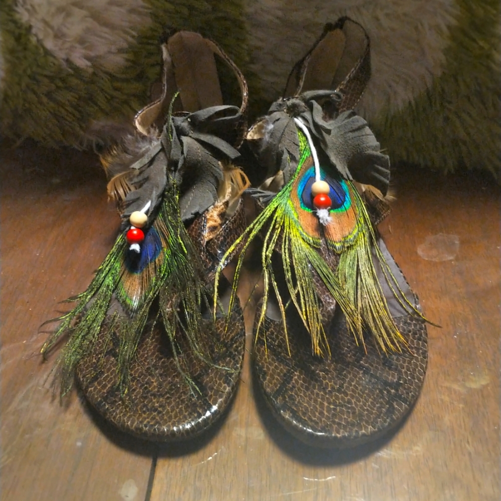 Animal print, feathered zip-up sandal